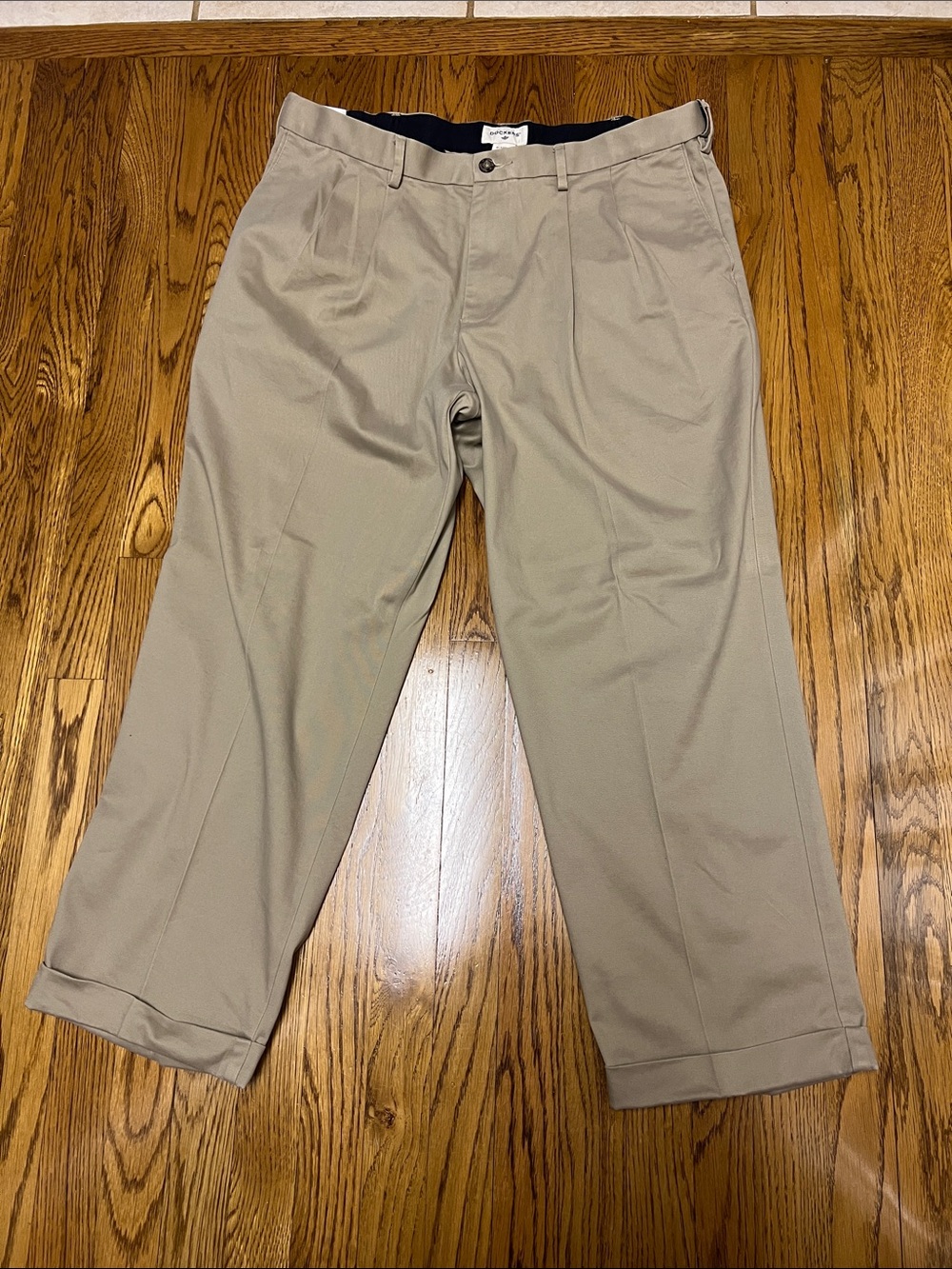 Dockers Men's Pleated Khaki Chinos - Light Tan
